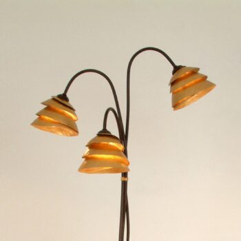 Stojaca lampa Snail 3-plameňová v hnedo-zlatej