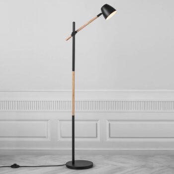 Stojaca lampa Theo, z jaseňového dreva