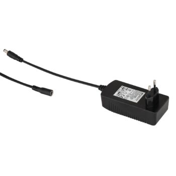 Stojacia LED lampa Illa v drevenom dizajne