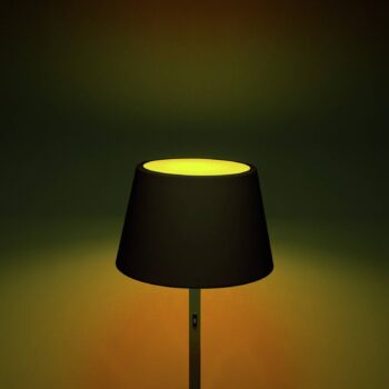 Stojacia LED lampa Pomezia exteriér, USB, čierna