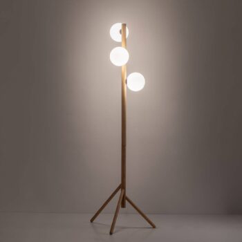 Stojacia lampa Estera, opálové sklo, drevený rám, 132 cm, 3 svetlá