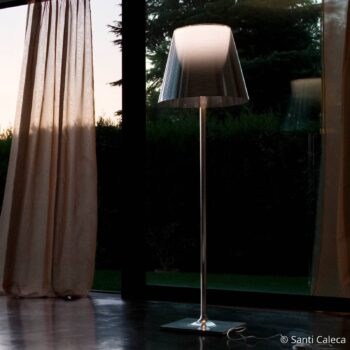 Stojacia lampa FLOS KTribe F3, dymovo sivá