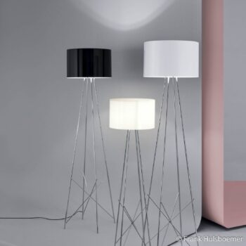 Stojacia lampa FLOS Ray F2, čierne tienidlo, stmievač