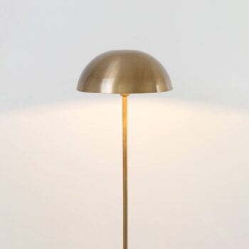 Stojacia lampa Fungo, vyžarujúca nadol, zlatá