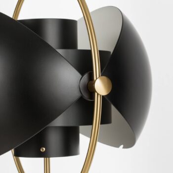 Stojacia lampa GUBI Multi-Lite, výška 148 cm, mosadz/čierna