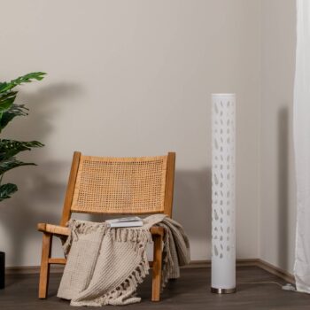 Stojacia lampa Lindby Alisea, 104 cm, biela, RGBW, diaľkové ovládanie