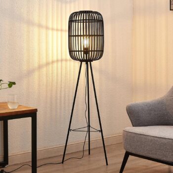 Stojacia lampa Lindby Canyana, čierna, ratan, výška 139 cm