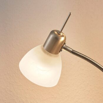 Stojacia lampa Lindby Gwendolin, 160 cm, niklová farba, 2 svetlá.