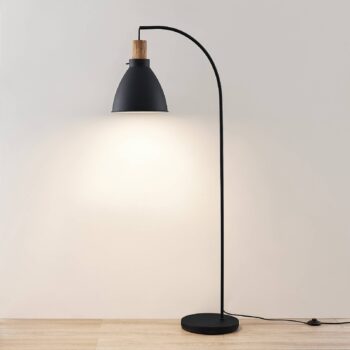 Stojacia lampa Lindby Trebale, čierna, drevo, 154 cm, E27