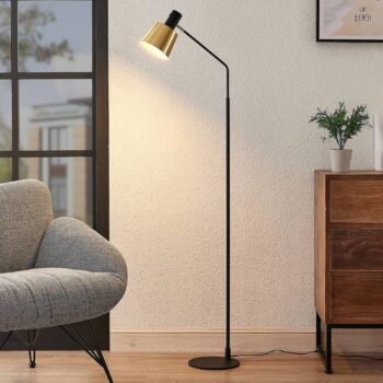 Stojacia lampa Lindby Vlada, 144 cm, mosadz, čierna, kov