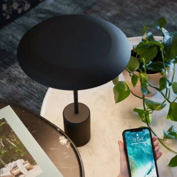 Stolná LED lampa Beacon Smith, čierna, kov, USB port