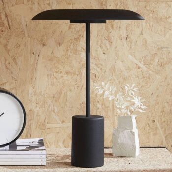 Stolná LED lampa Beacon Smith, čierna, kov, USB port