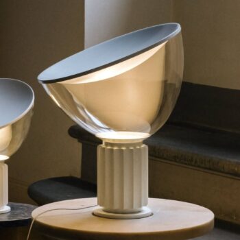 Stolná LED lampa FLOS Taccia, biela, sklo