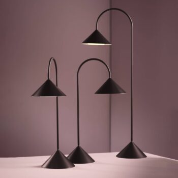 Stolná LED lampa FRANDSEN Grasp, tmavočervená, výška 47 cm, kov