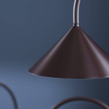 Stolná LED lampa FRANDSEN Grasp, tmavočervená, výška 47 cm, kov