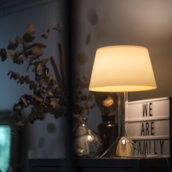 Stolná LED lampa Foscarini Chapeaux V, biela