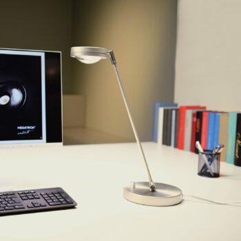 Stolná LED lampa Megatron Ottica so stmievačom, titánová
