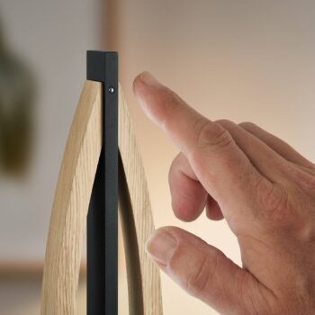 Stolná LED lampa Quitani Kiera, dub/čierny mat