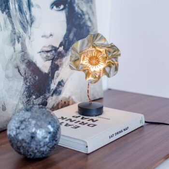 Stolná LED lampa Slamp LaFleur, dobíjateľná batéria, zamatová