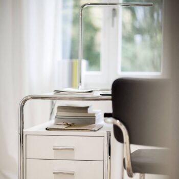 Stolná LED lampa TECNOLUMEN LUM, chróm