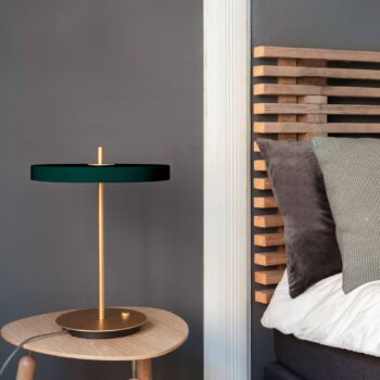 Stolná LED lampa UMAGE Asteria Table, USB, lesná zelená/mosadz