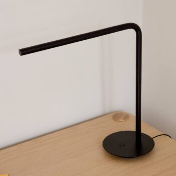 Stolná LED lampa UMAGE Omni, čierna Výška 46 cm Kovová otočná