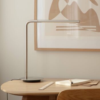 Stolná LED lampa UMAGE Omni, oceľ, výška 46 cm, otočná kovová