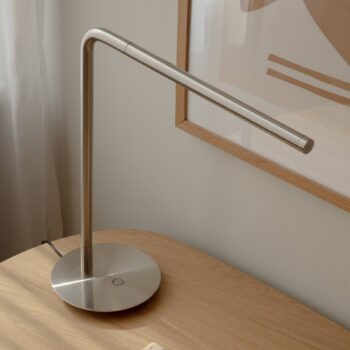 Stolná LED lampa UMAGE Omni, oceľ, výška 46 cm, otočná kovová