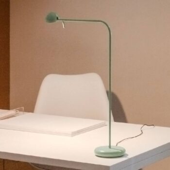 Stolná LED lampa Vibia Pin 1655, dĺžka 40 cm, zelená