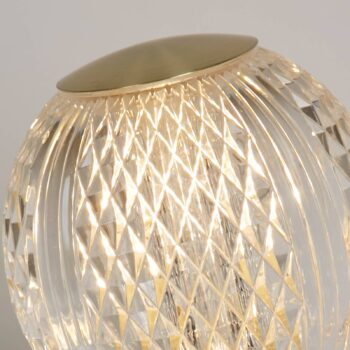 Stolná lampa Allure mosadzná farba, oceľ, akryl