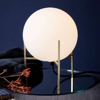 Stolná lampa Alton s bielym skleneným tienidlom