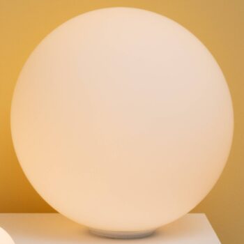 Stolná lampa Artemide Dioscuri, Ø 42 cm