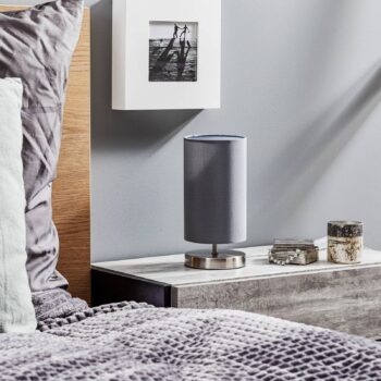 Stolná lampa Claire so sivým látkovým tienidlom