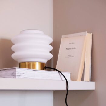 Stolná lampa Dyberg Larsen Diva, mosadzná farba, kov