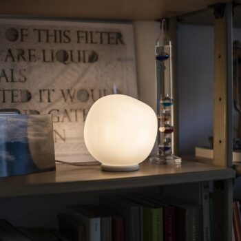 Stolná lampa Foscarini Hoba Piccola, Ø 13 cm, stmievateľná, sklo