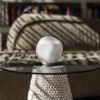 Stolná lampa Foscarini Hoba Piccola, Ø 13 cm, zapínanie/vypínanie, sklo