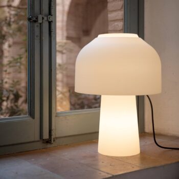 Stolná lampa Karman Lilly, biela matná, výška 48 cm, sklo