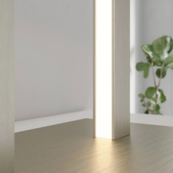 Stolná lampa Lindby Sigurd, biela, látka, výška 54 cm, E27