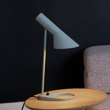 Stolná lampa Louis Poulsen AJ Mini, petrolejová