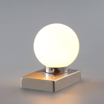 Stolná lampa Naomi so sklenenou guľou