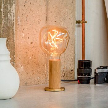 Stolná lampa Tala Knuckle, číre sklo, dub