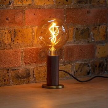 Stolná lampa Tala Knuckle, číre sklo, orech