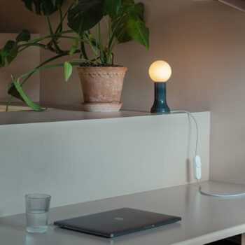 Stolná lampa Tala Shore, sklo, E27 LED lampa Globe, sivá
