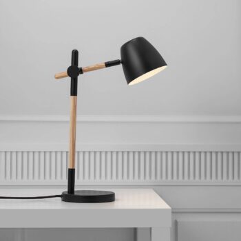 Stolná lampa Theo, z jaseňového dreva