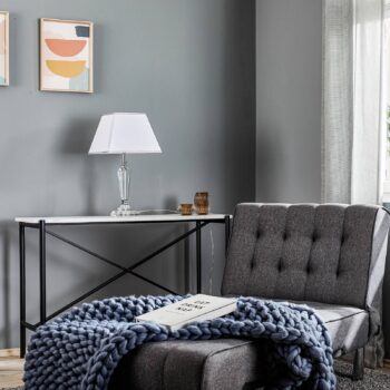 Stolná lampa Veronique úzky podstavec, biela/chróm