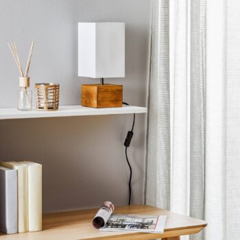 Stolná lampa Woody s dreveným podstavcom 12cmx12cm
