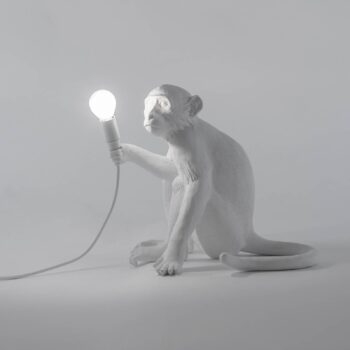 Stolová LED lampa Monkey Lamp, biela, sediaca