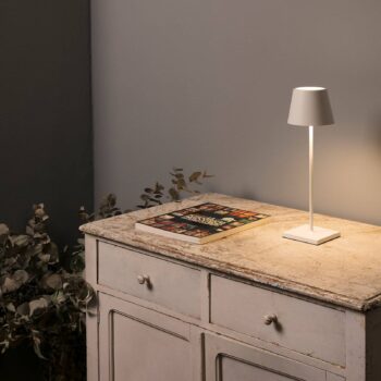 Stolová LED lampa Toc s nabíjačkou USB IP54, biela