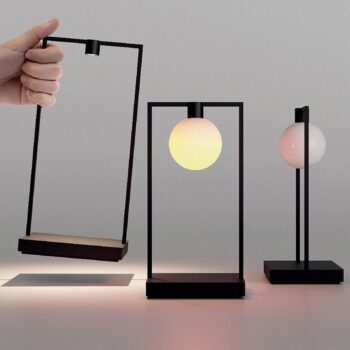 Stolová lampa Artemide Curiosity 36 so skleneným tienidlom