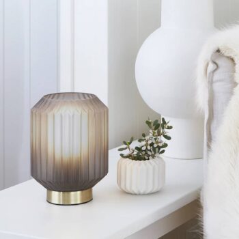 Stolová lampa Beacon Clancy, tienidlo z dymového skla, výška 17 cm